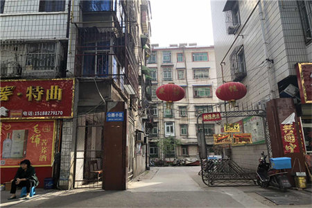 玉山苑小区3室2厅2卫155㎡